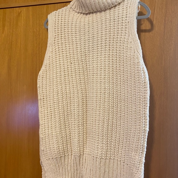 New H&M SWEATER VEST - Picture 2 of 4